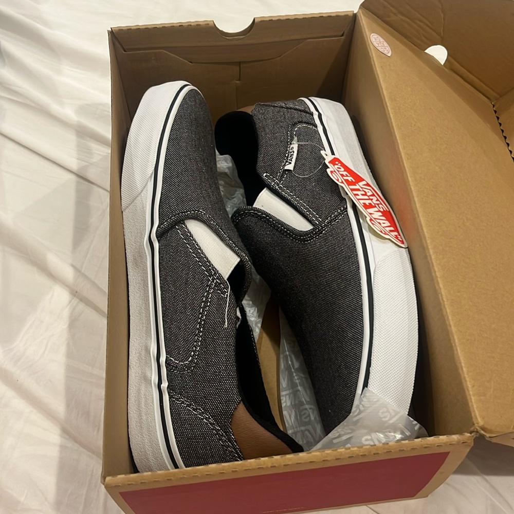 Vans size 9 men’s NWT